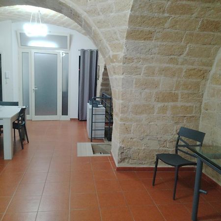 Casa Vacanza Nel Cuore Della Pietra Barletta Exterior photo