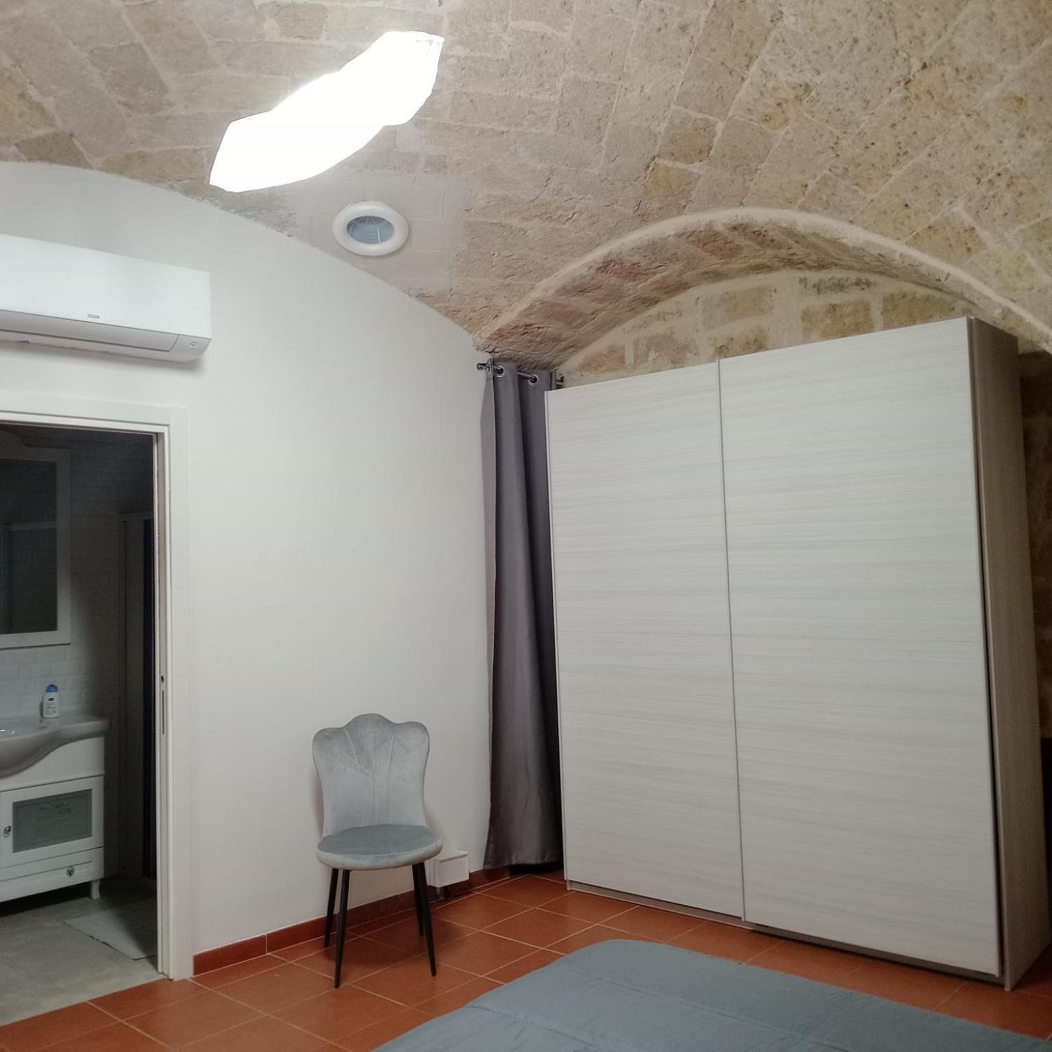 Casa Vacanza Nel Cuore Della Pietra Barletta Exterior photo