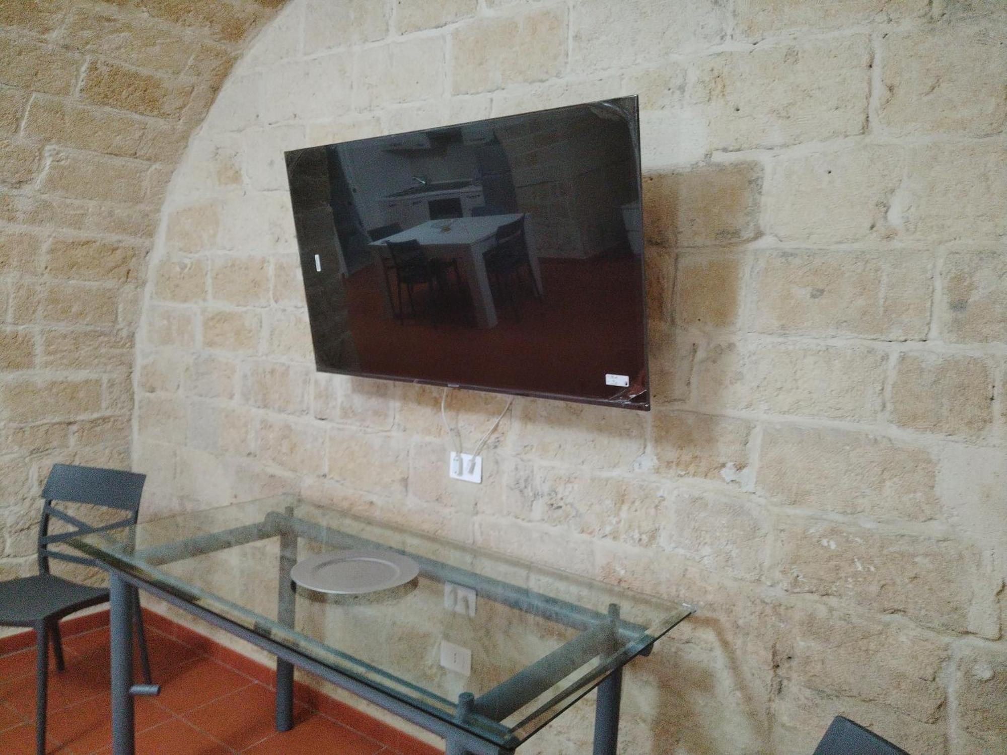 Casa Vacanza Nel Cuore Della Pietra Barletta Exterior photo