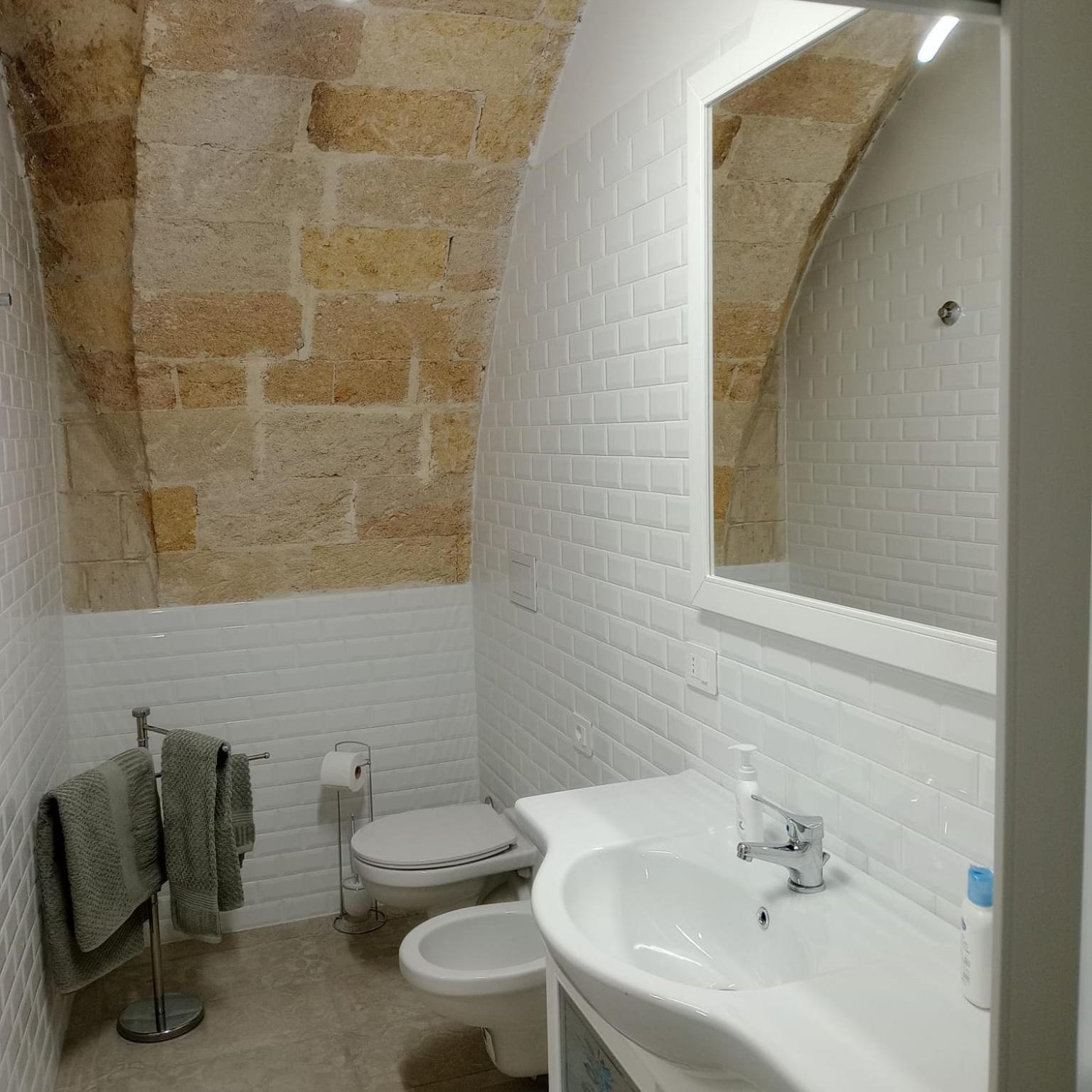 Casa Vacanza Nel Cuore Della Pietra Barletta Exterior photo