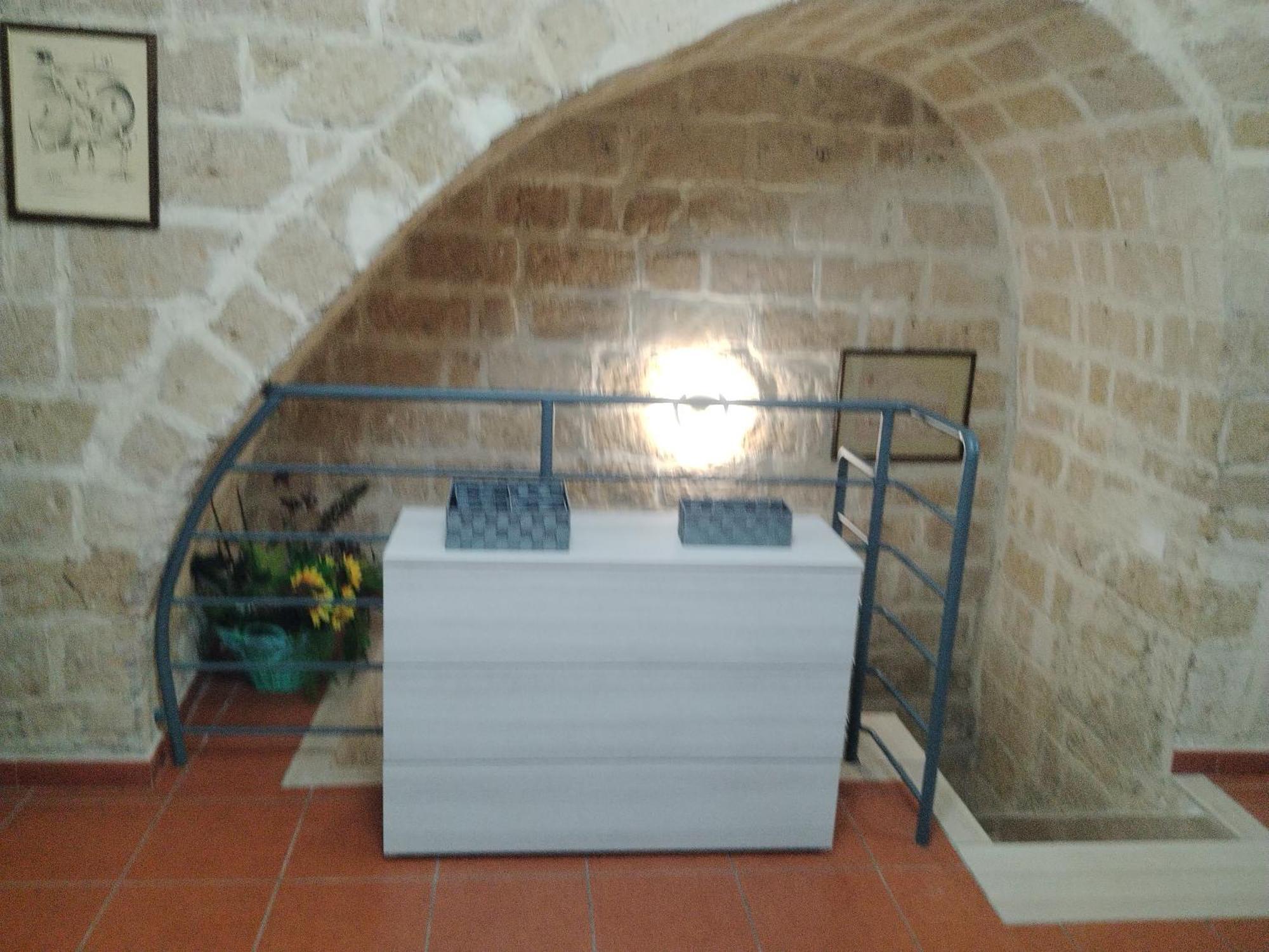 Casa Vacanza Nel Cuore Della Pietra Barletta Exterior photo