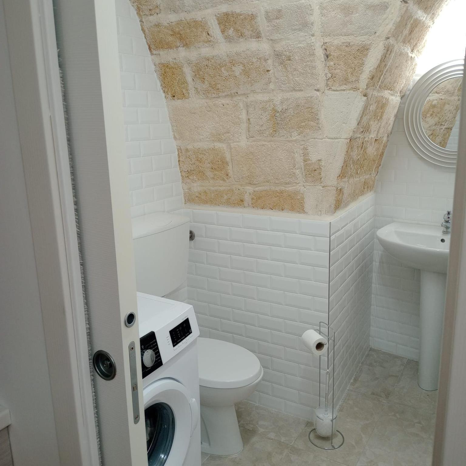 Casa Vacanza Nel Cuore Della Pietra Barletta Exterior photo