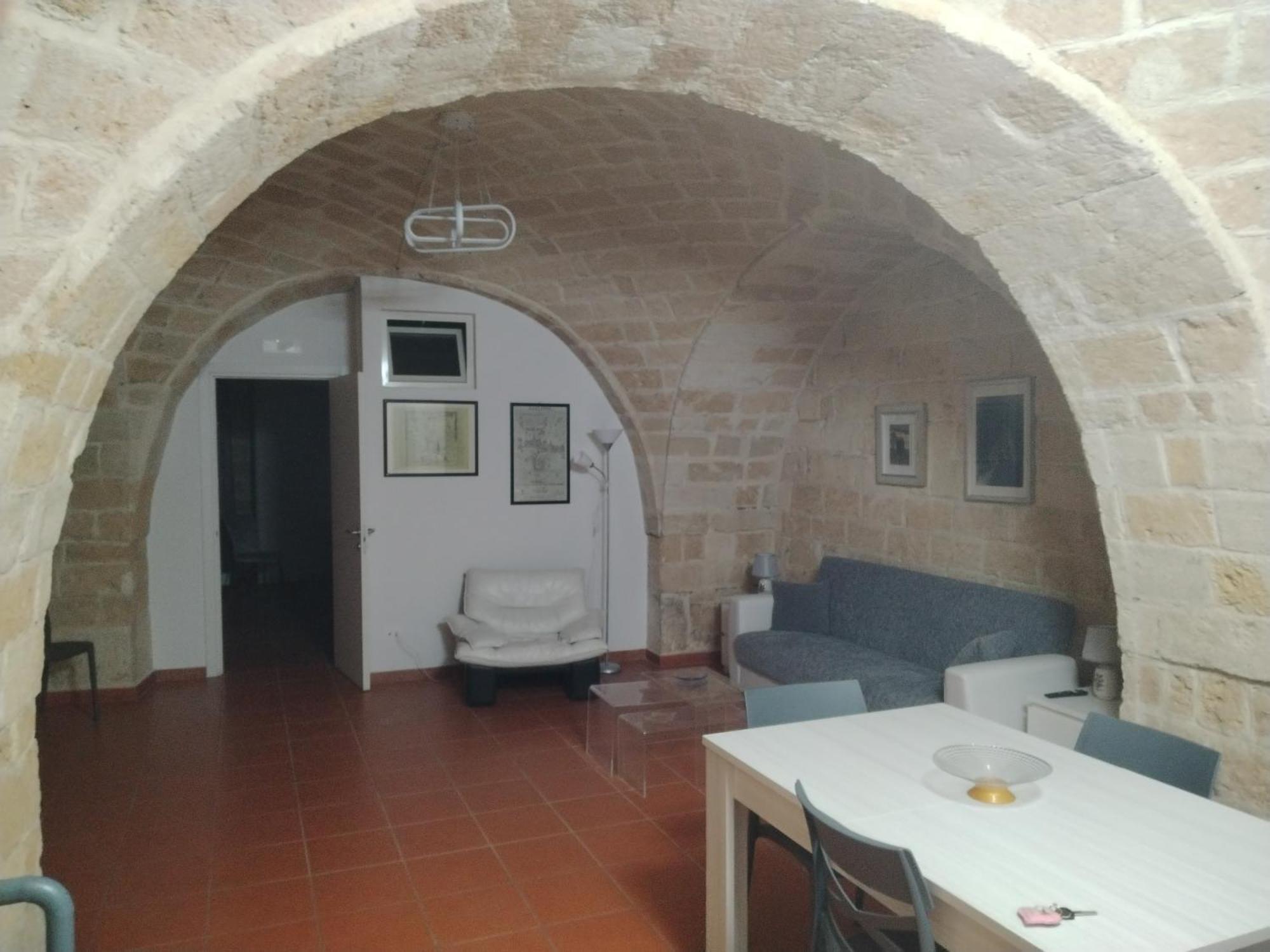 Casa Vacanza Nel Cuore Della Pietra Barletta Exterior photo