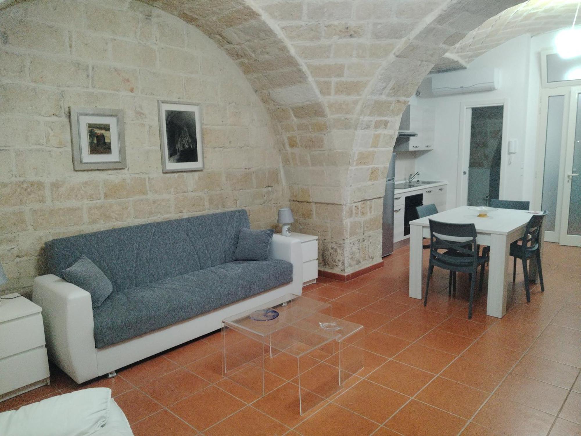 Casa Vacanza Nel Cuore Della Pietra Barletta Exterior photo