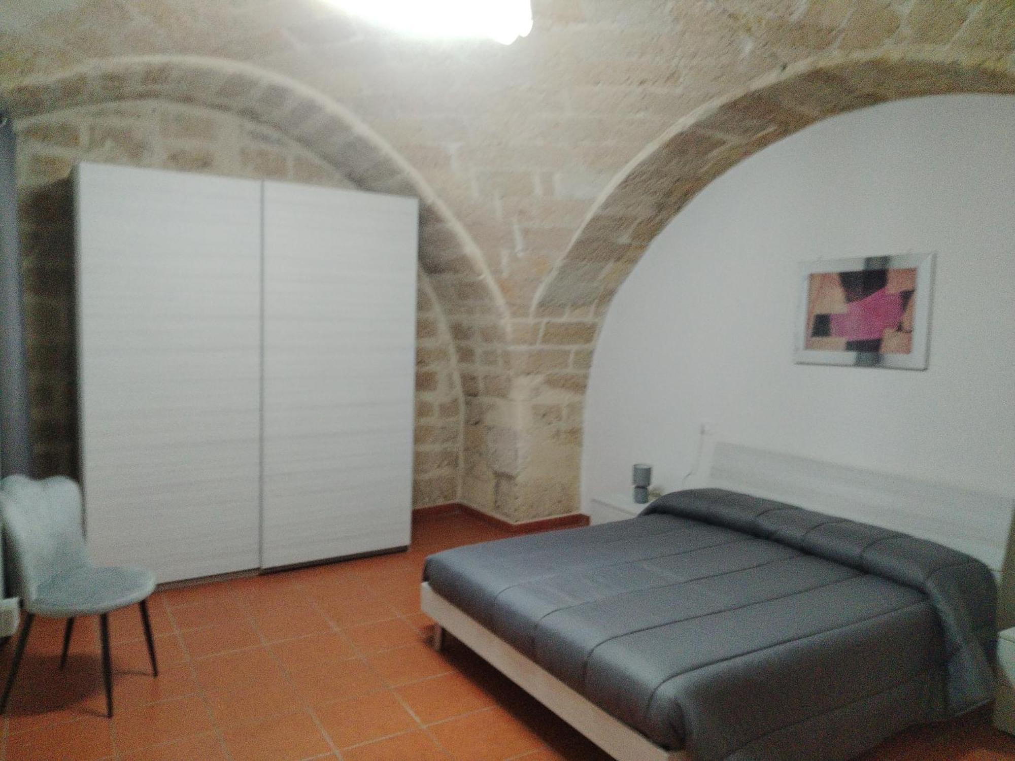 Casa Vacanza Nel Cuore Della Pietra Barletta Exterior photo