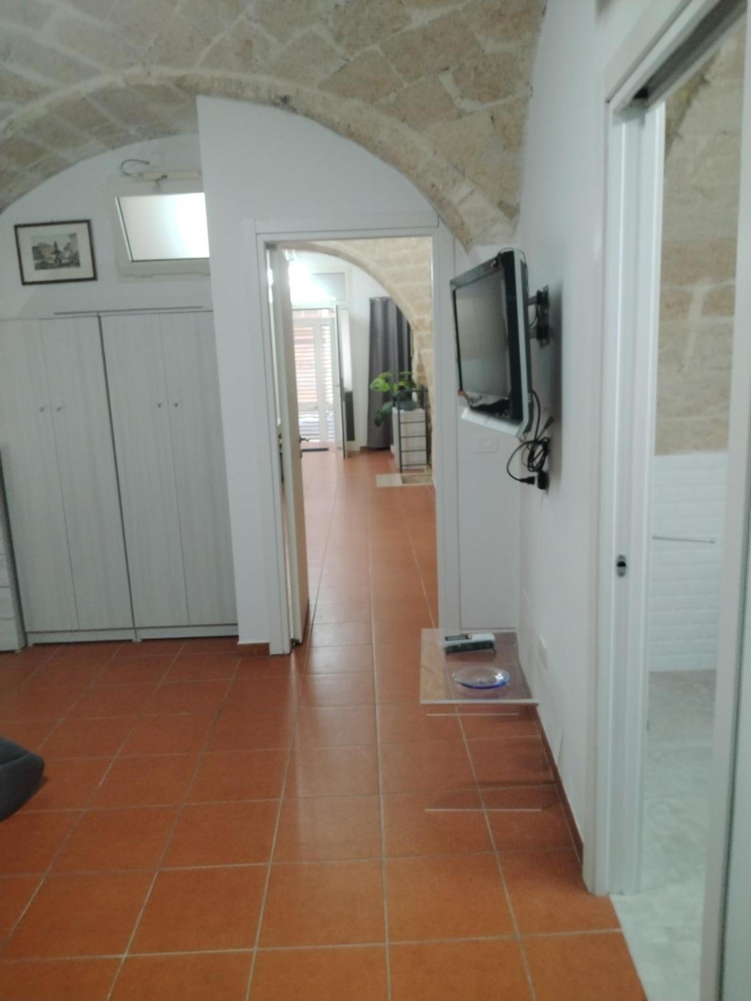 Casa Vacanza Nel Cuore Della Pietra Barletta Exterior photo