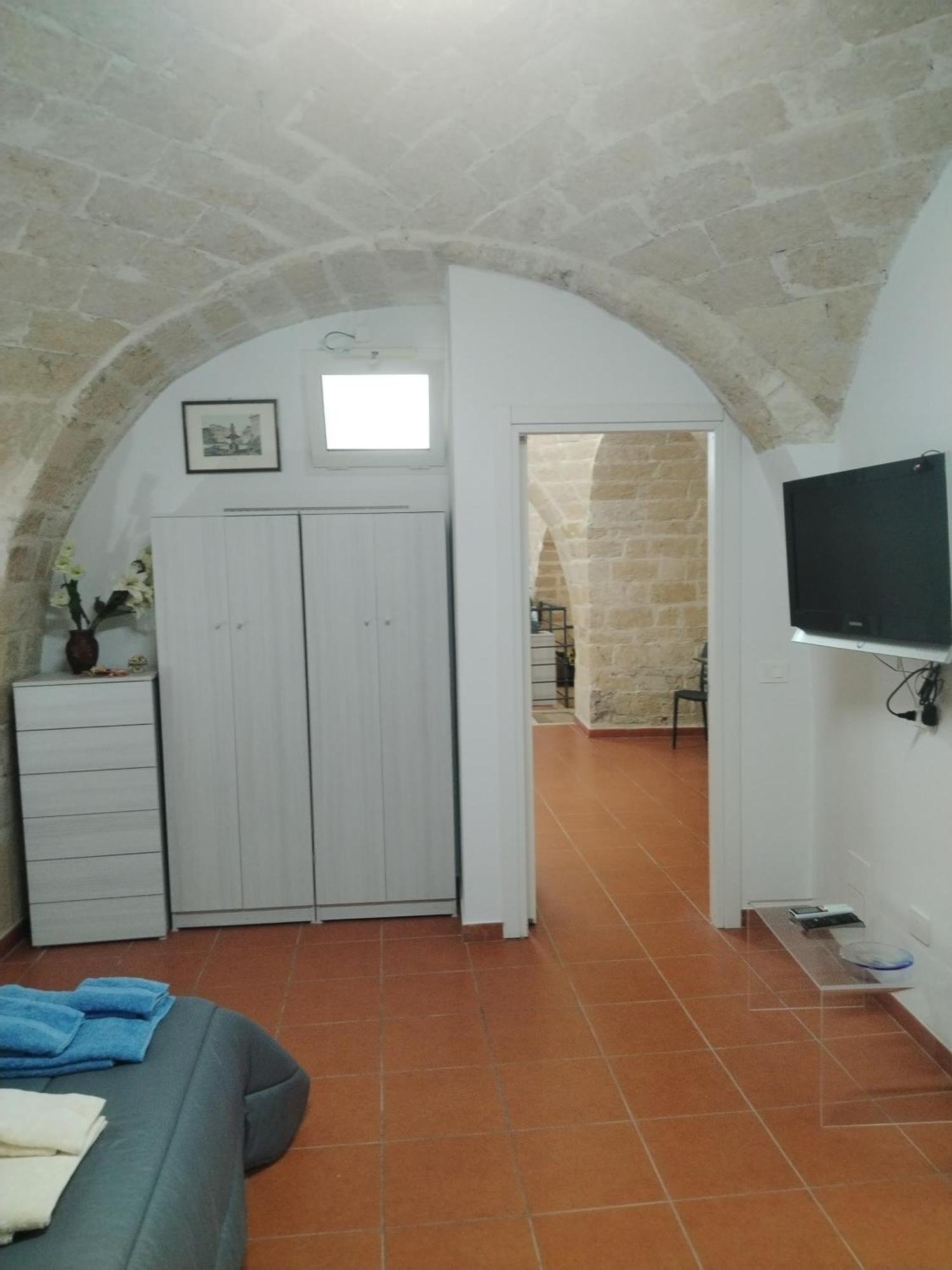 Casa Vacanza Nel Cuore Della Pietra Barletta Exterior photo