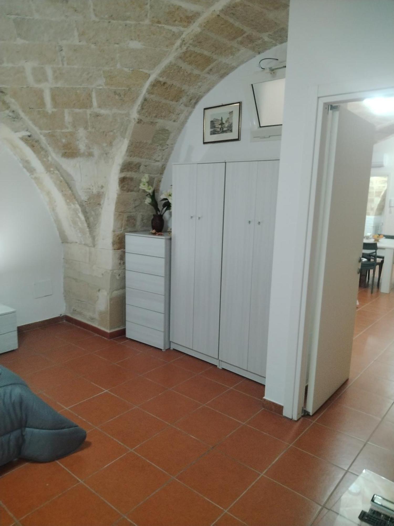 Casa Vacanza Nel Cuore Della Pietra Barletta Exterior photo