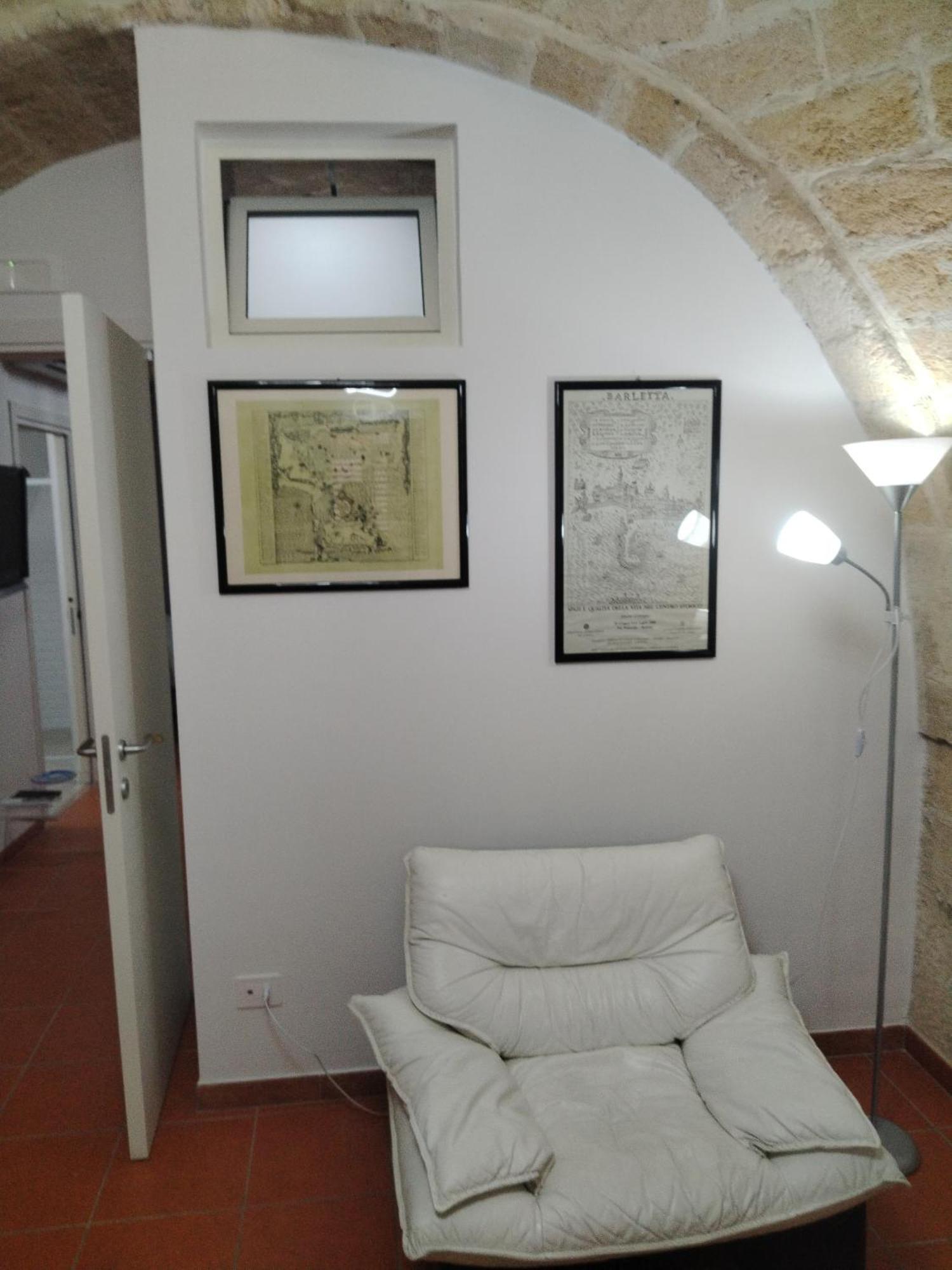 Casa Vacanza Nel Cuore Della Pietra Barletta Exterior photo