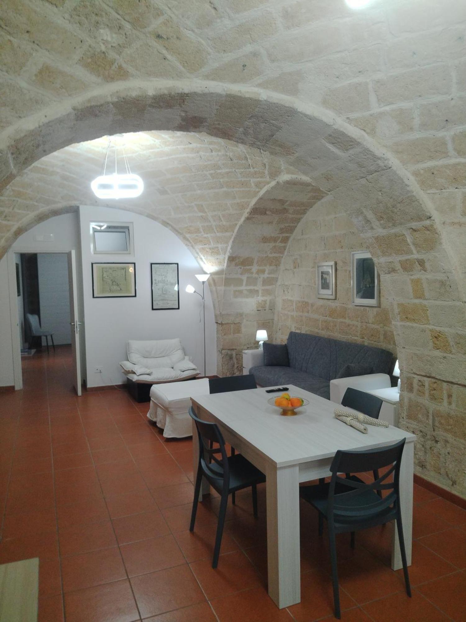 Casa Vacanza Nel Cuore Della Pietra Barletta Exterior photo