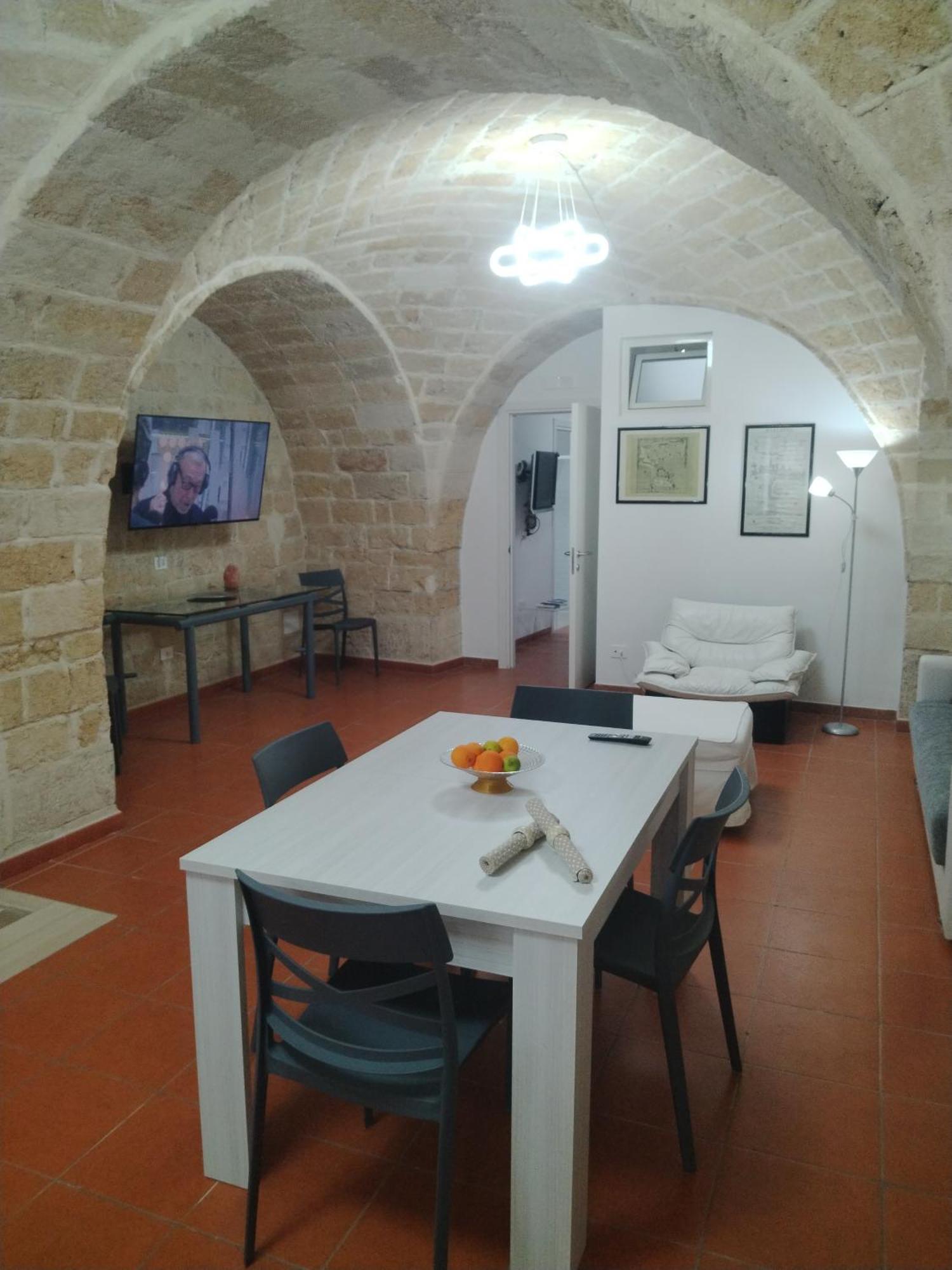 Casa Vacanza Nel Cuore Della Pietra Barletta Exterior photo