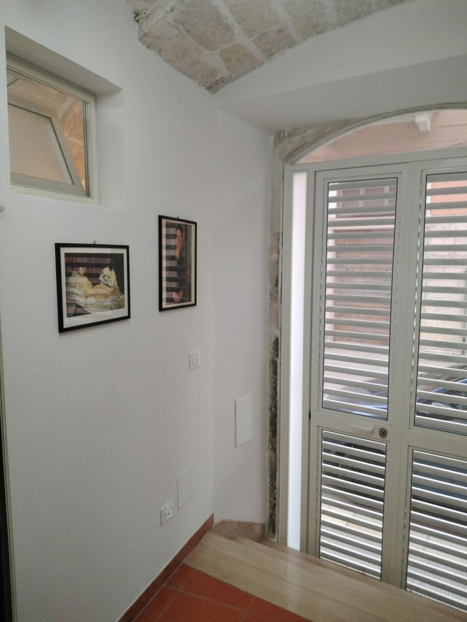 Casa Vacanza Nel Cuore Della Pietra Barletta Exterior photo
