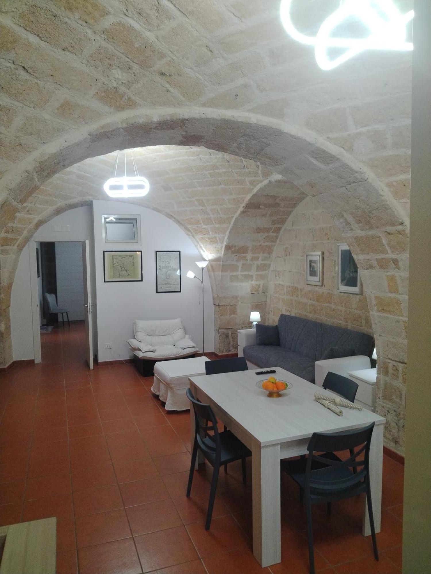 Casa Vacanza Nel Cuore Della Pietra Barletta Exterior photo